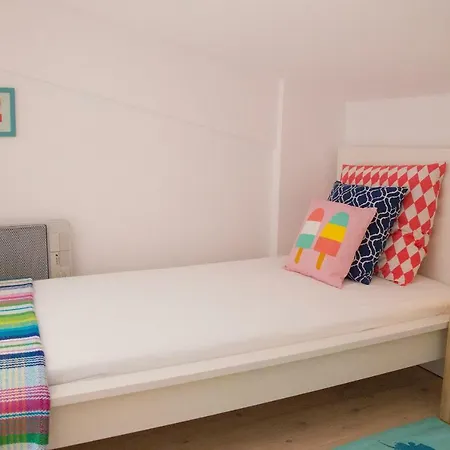 Oliva Holiday Homes Lovely Family Maisonette *