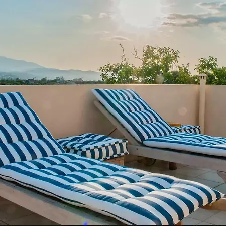 Oliva Holiday Homes Lovely Family Maisonette Dhiyellótika